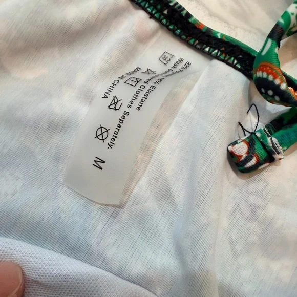 4 Bikini Sets - all medium - Picture 8 of 11